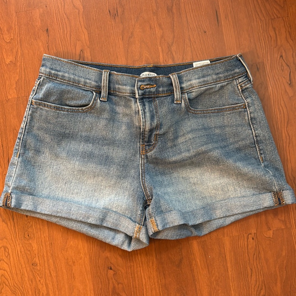 EUC denim shorts with no rips, stains or damage. Smoke free pet free home.